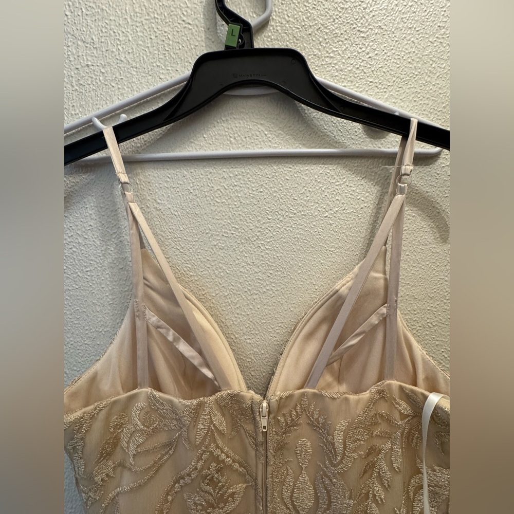 Xtraordinary Juniors Elegant Cream Champagne Lace Mini V Neck Dress - Picture 4 of 6
